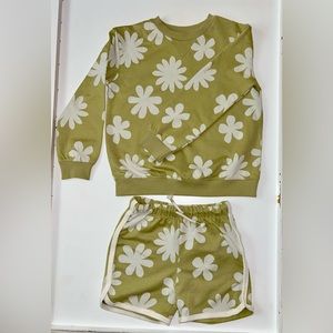 Little Co flower sweatshirt/shirt set size 6 never worn